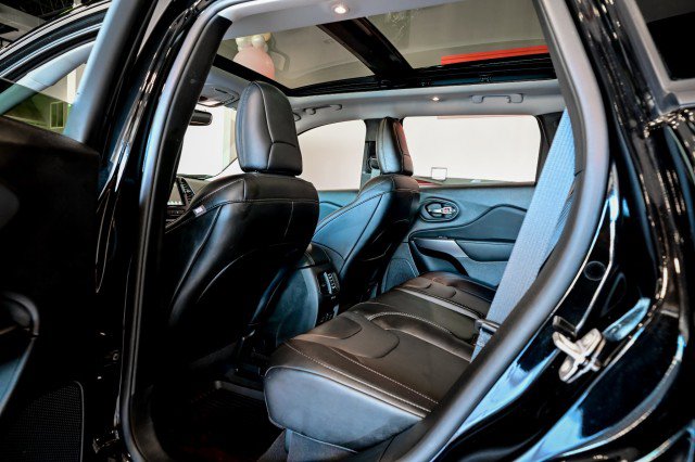 Used 2022 Jeep Cherokee Limited w/ Mopar Interior Package image 18