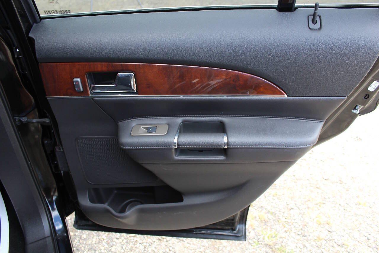 Used 2014 Lincoln MKX AWD w/ Equipment Group 102A image 23