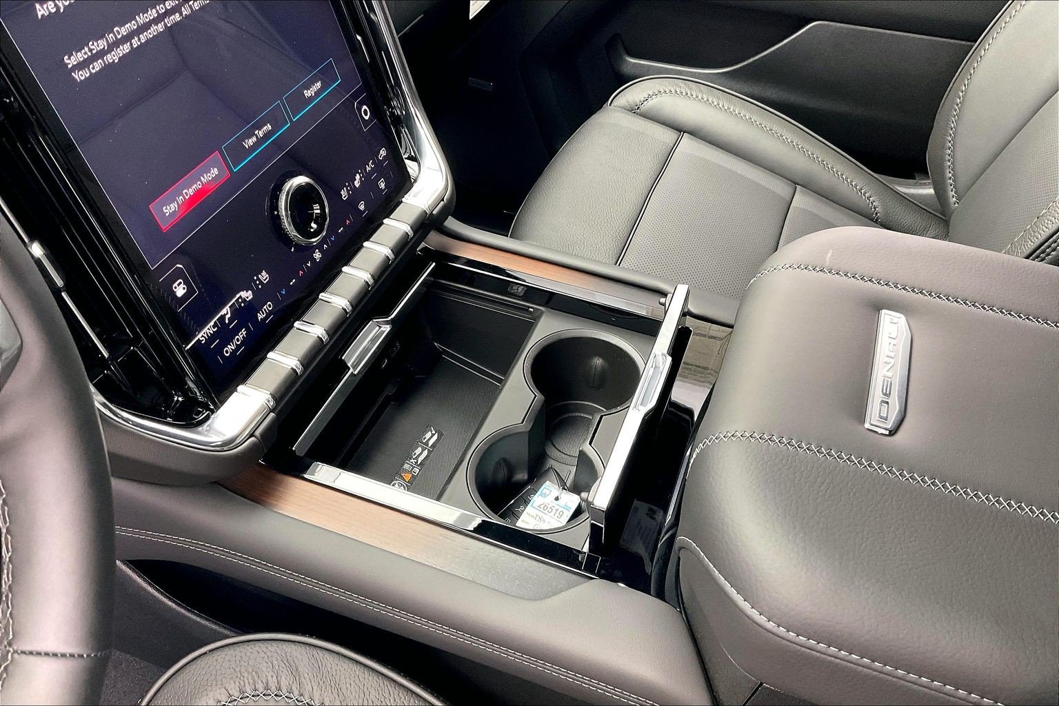 New 2026 GMC Yukon XL Denali w/ Advanced Technology Package AWD/4WD image 8