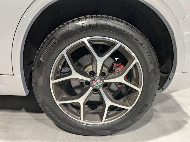 Used 2020 Alfa Romeo Stelvio Ti w/ Active Blind Spot Package AWD/4WD image 17