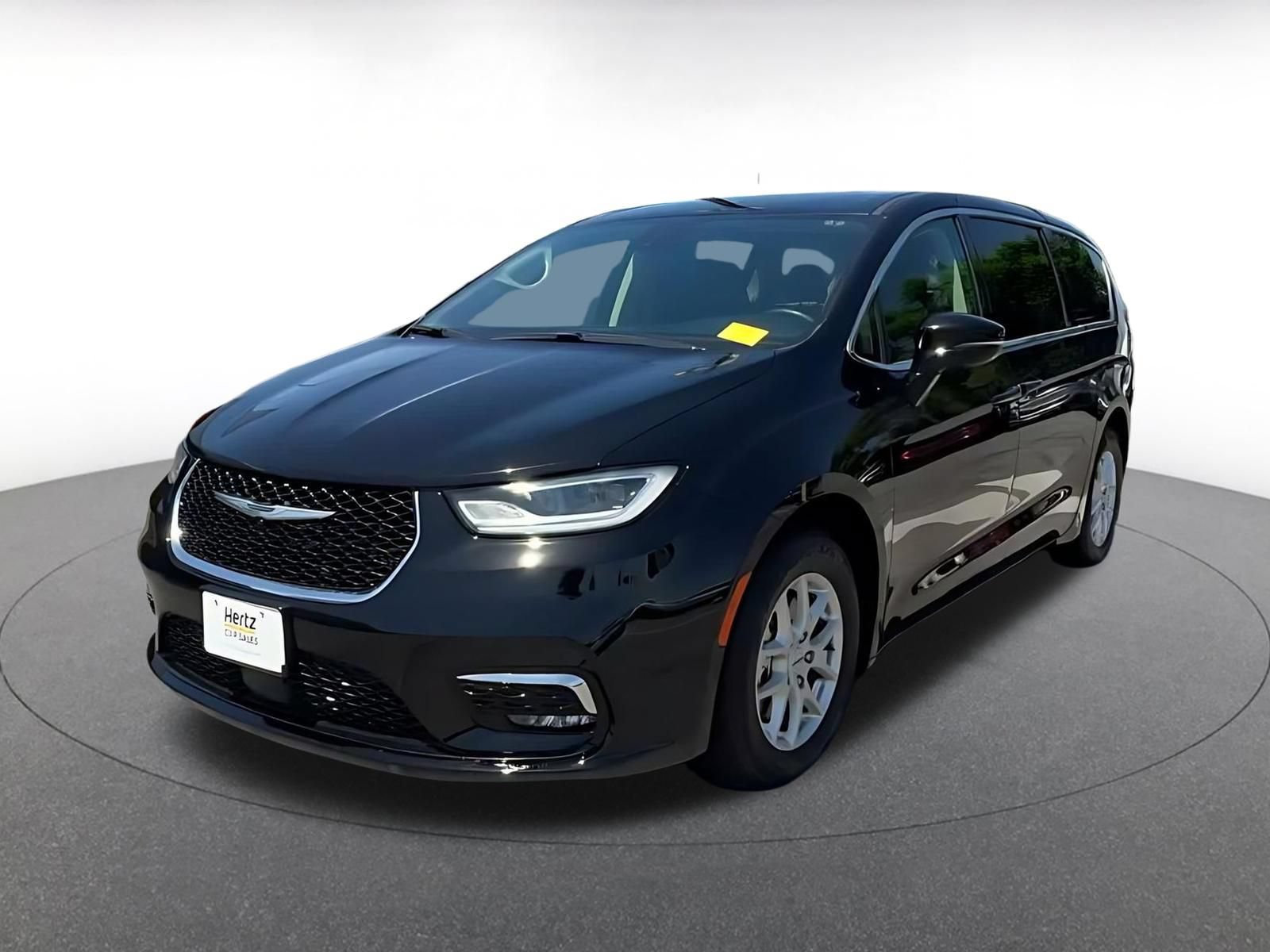 Used 2024 Chrysler Pacifica Touring-L FWD image 6