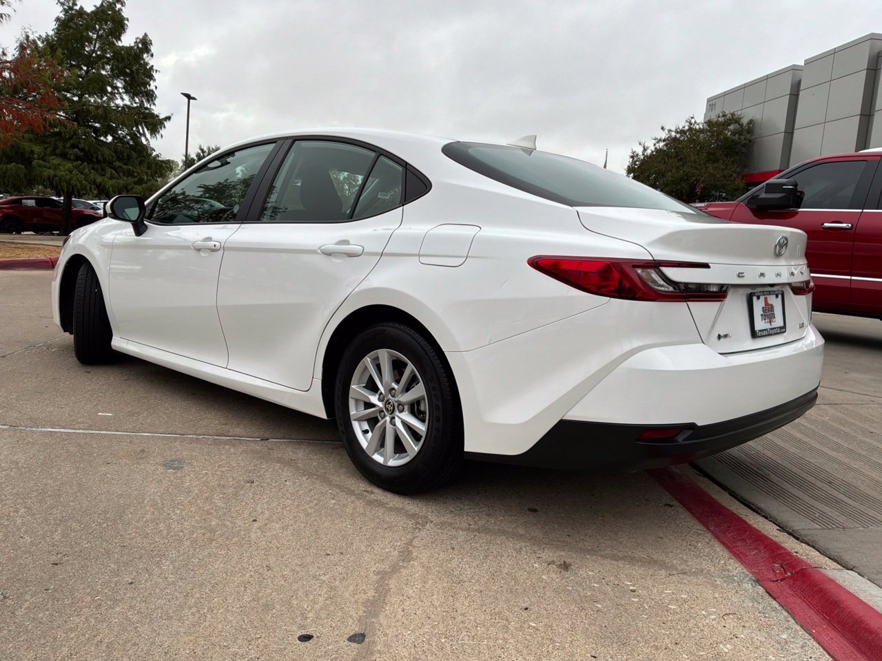 Used 2026 Toyota Camry LE FWD image 8