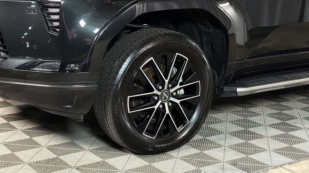 Certified 2024 Lexus GX 550 w/ Accessory Package (Z1) image 4