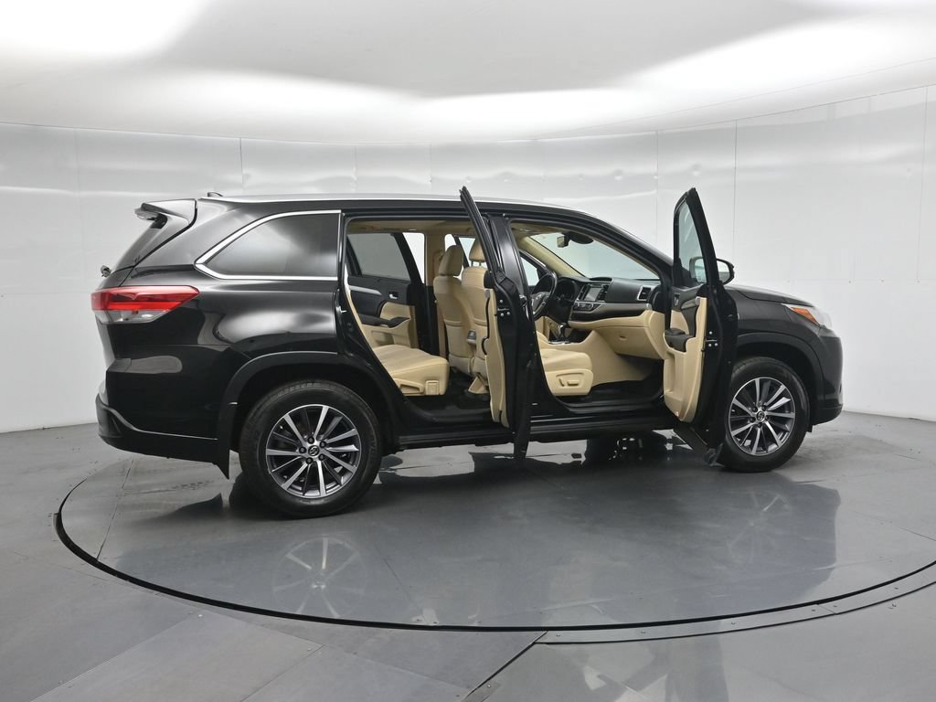 Used 2018 Toyota Highlander XLE AWD/4WD image 4
