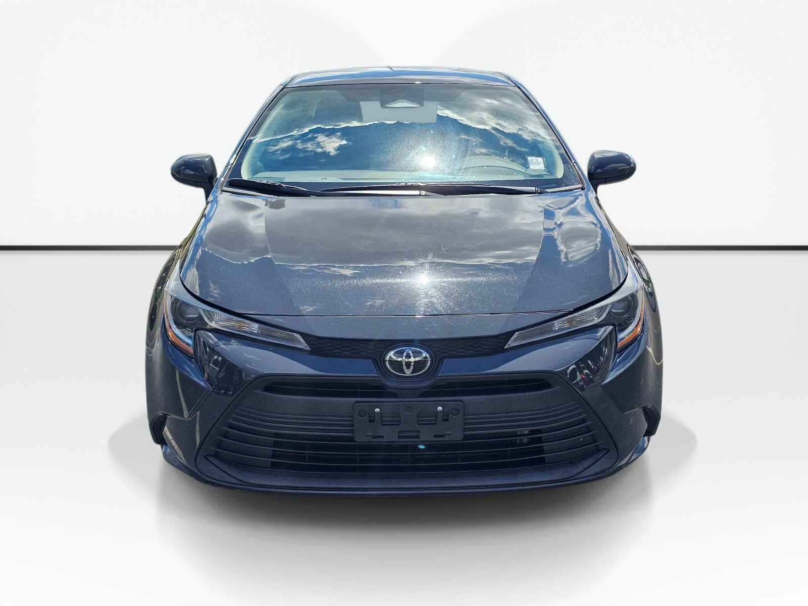 Used 2023 Toyota Corolla LE FWD image 2