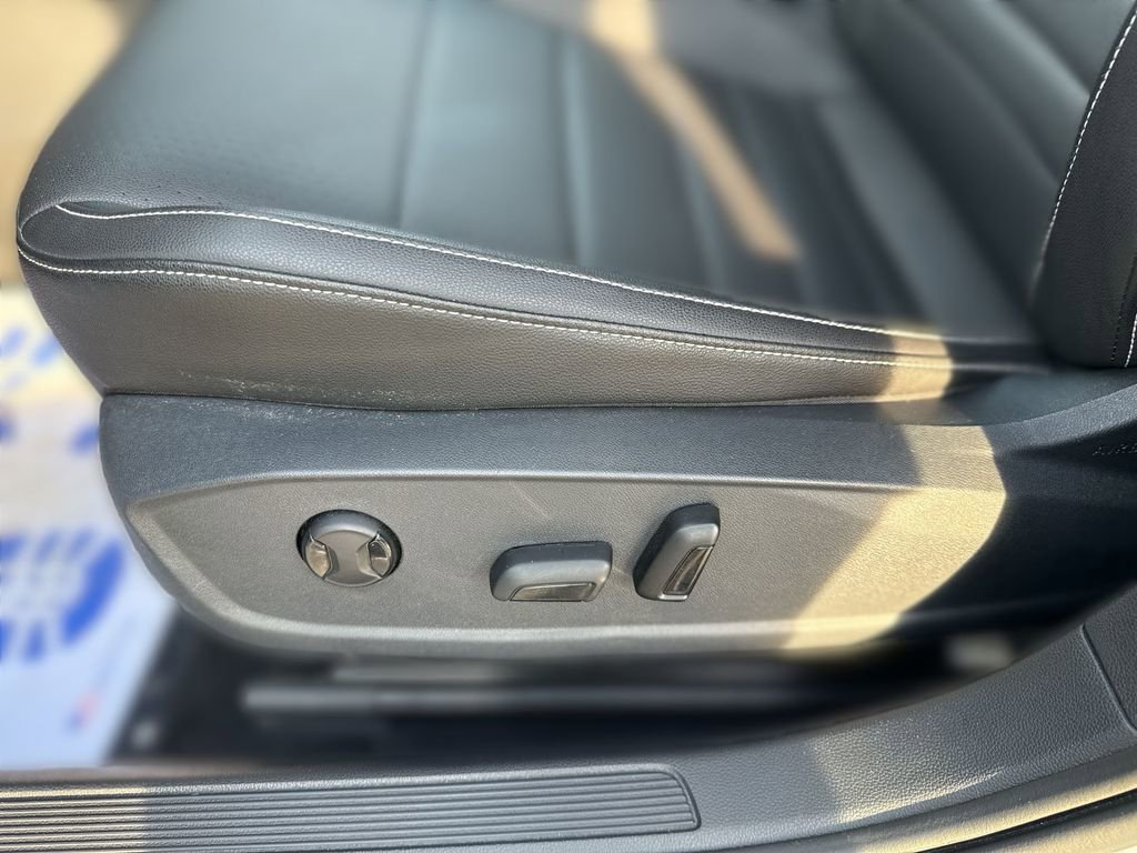 Used 2023 Volkswagen Jetta SE w/ Panoramic Sunroof Package FWD image 14