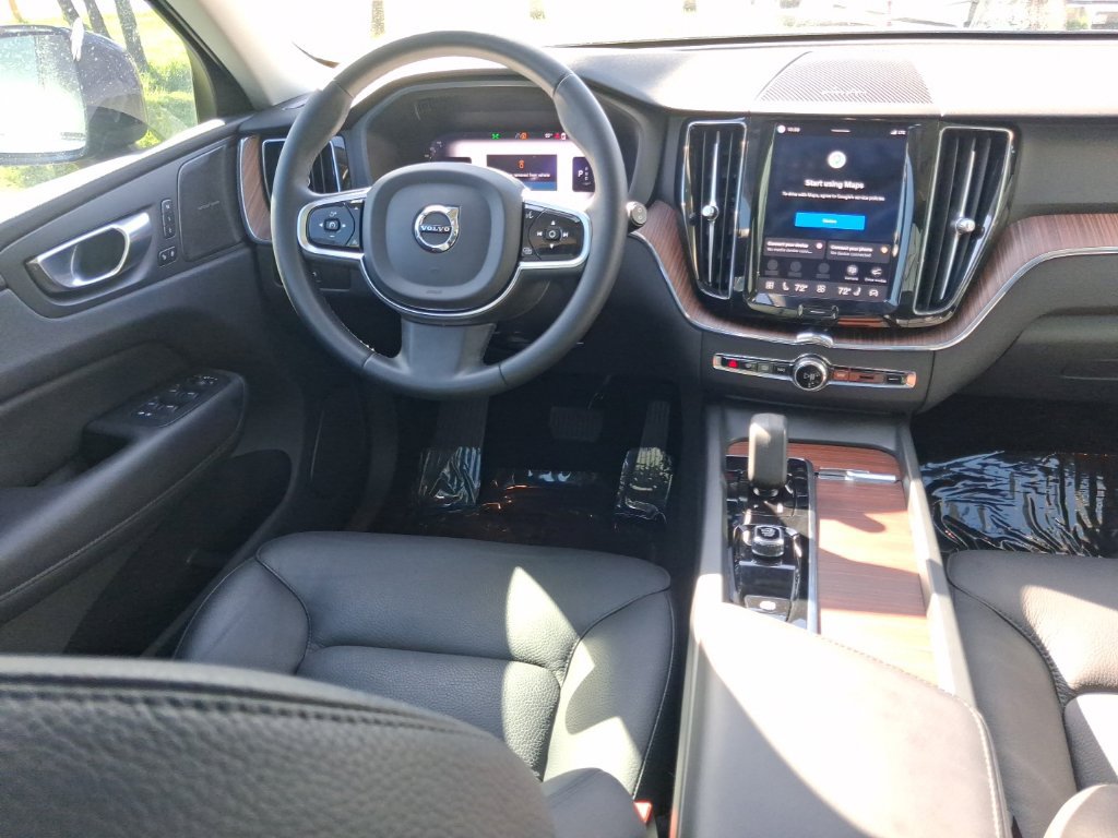 Certified 2024 Volvo XC60 B5 Plus w/ Protection Package Premier AWD/4WD image 10