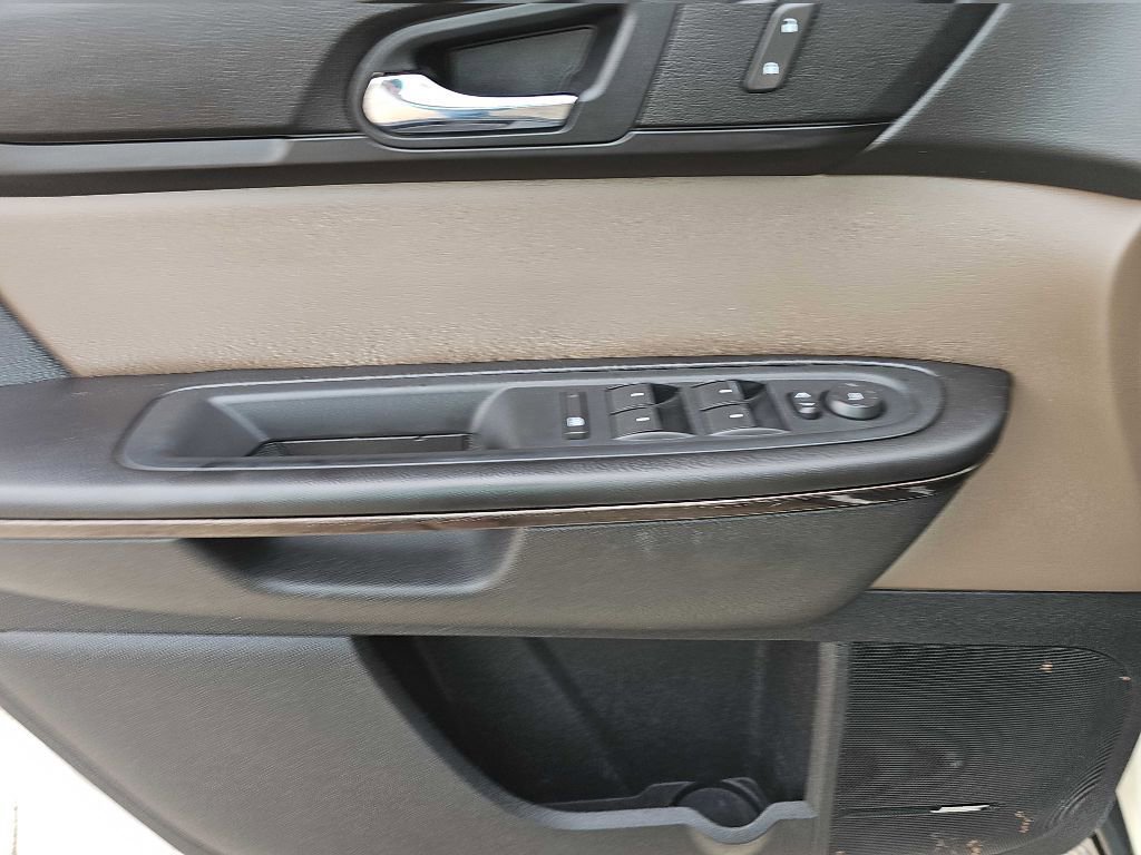 Used 2015 GMC Acadia SLT image 25