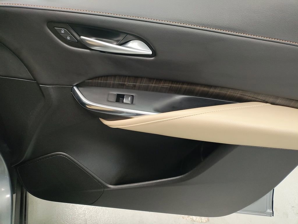 Used 2024 Cadillac XT4 Premium Luxury image 9