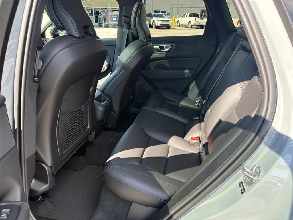 Used 2024 Volvo XC60 B5 Core AWD/4WD image 18