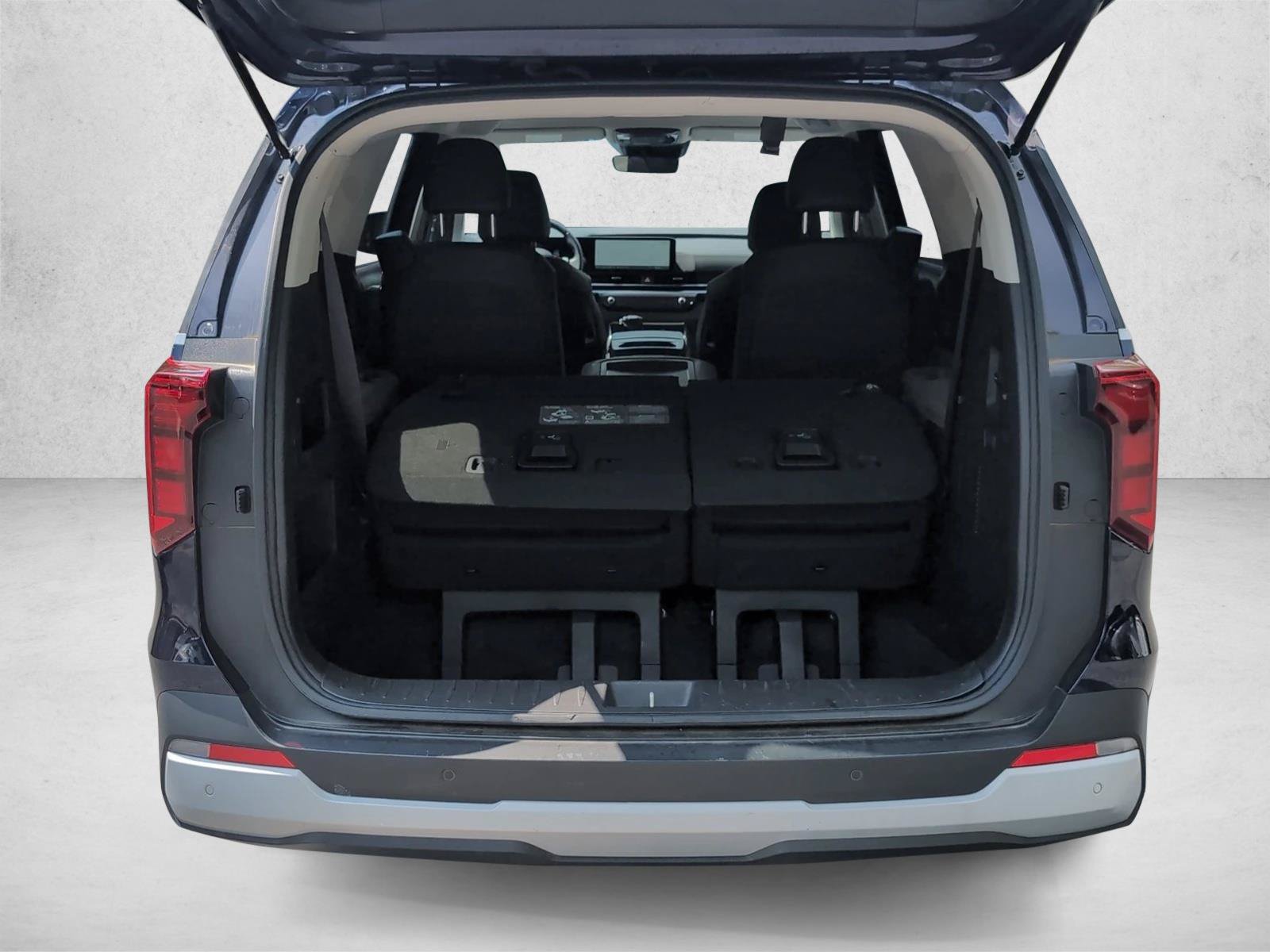 Used 2025 Kia Carnival FWD image 7