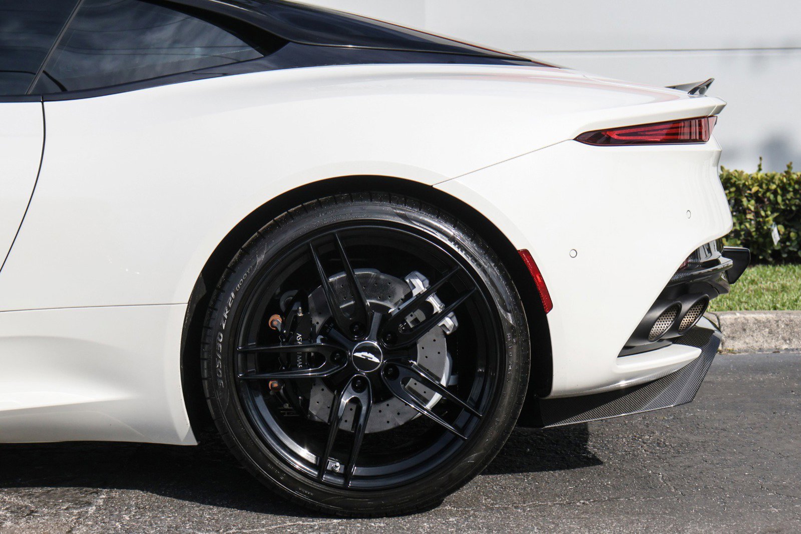 Used 2019 Aston Martin DBS Superleggera RWD image 28