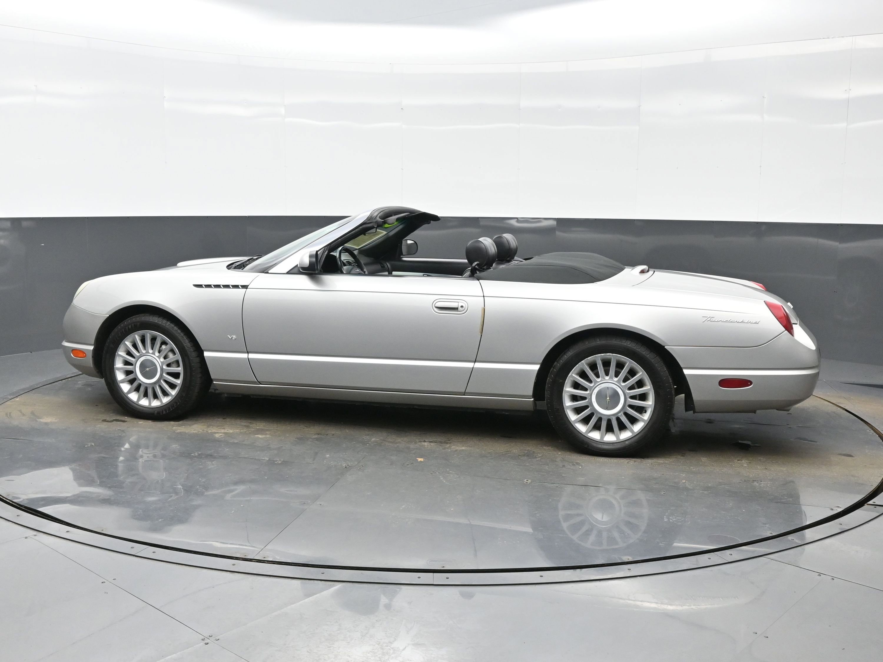 Used 2004 Ford Thunderbird image 3