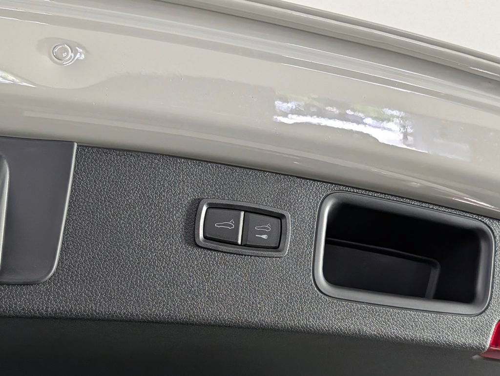 New 2026 Porsche Macan AWD/4WD image 18