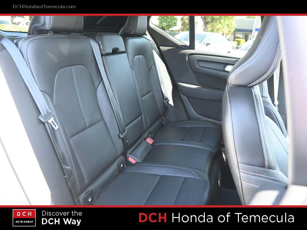 Used 2021 Volvo XC40 T4 Momentum FWD image 20