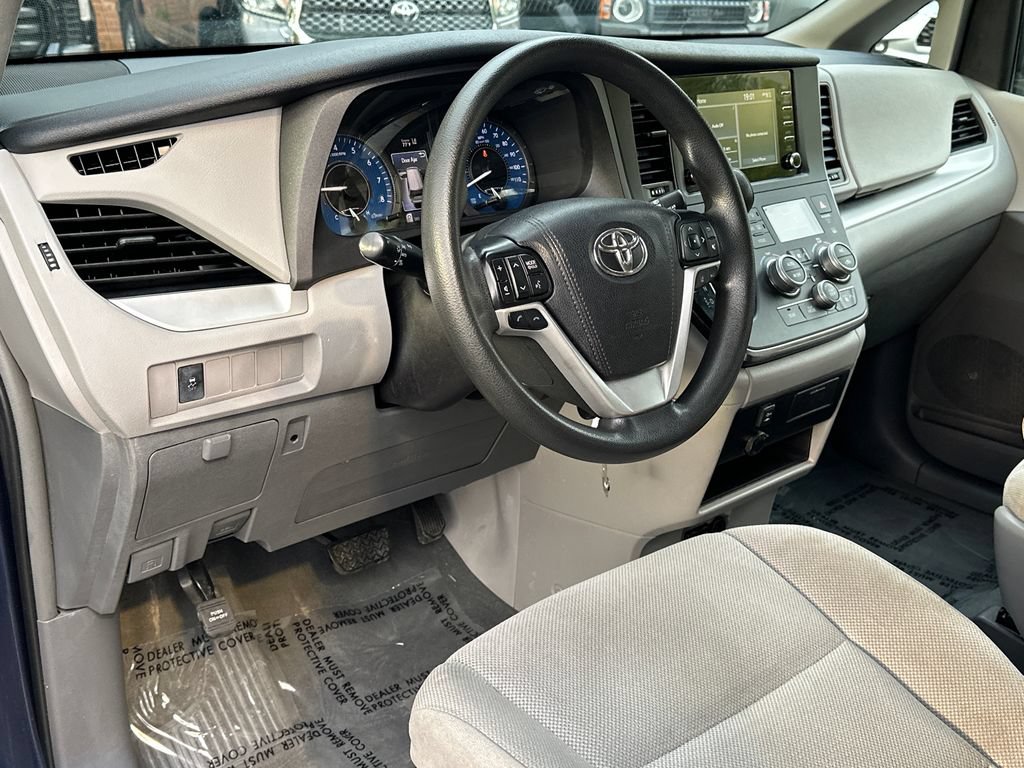 Used 2019 Toyota Sienna L FWD image 15
