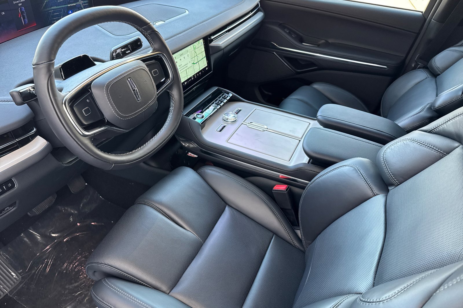 New 2025 Lincoln Navigator Reserve w/ Jet Appearance Package image 8