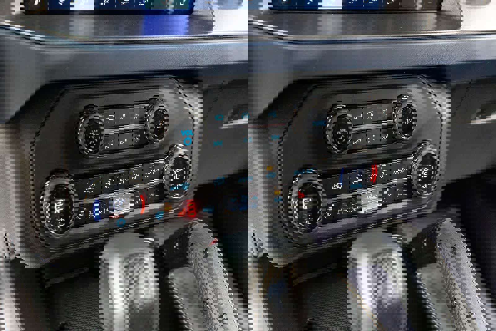 Used 2025 Ford Bronco Raptor w/ Interior Carbon Fiber Pack image 32