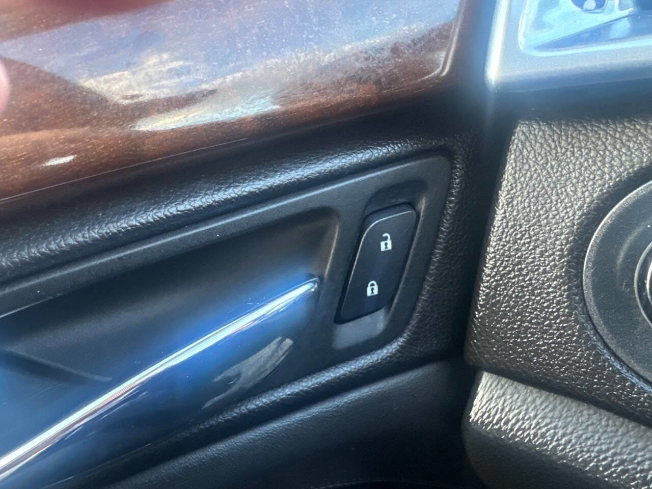 Used 2014 Cadillac SRX Luxury w/ Driver Awareness Package image 40