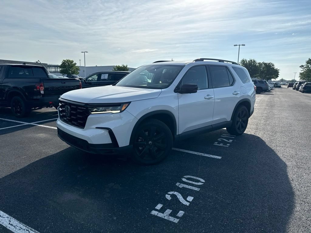 Used 2025 Honda Pilot Black Edition image 1