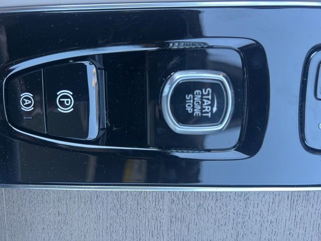 New 2026 Volvo XC90 B6 Plus w/ Protection Package Premier image 19