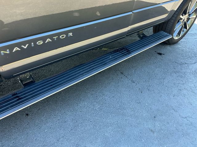 Used 2017 Lincoln Navigator Reserve image 18