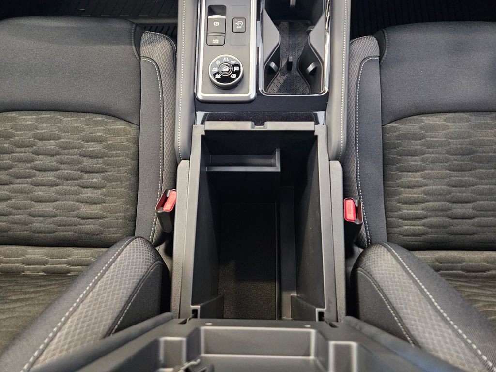 New 2025 Nissan Pathfinder SV w/ Black Appearance Package AWD/4WD image 21