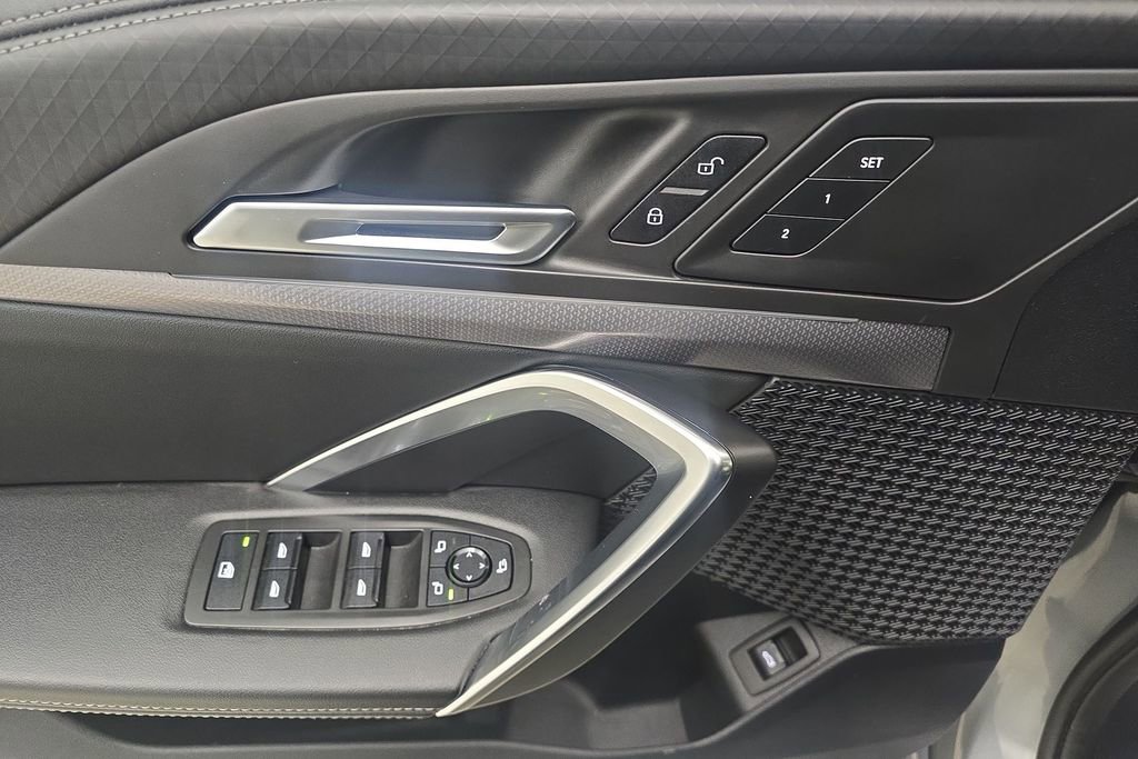 Certified 2025 BMW X2 xDrive28i image 14