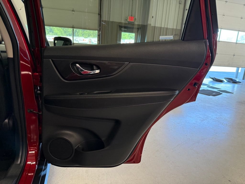 Used 2018 Nissan Rogue SV w/ Premium Package AWD/4WD image 27