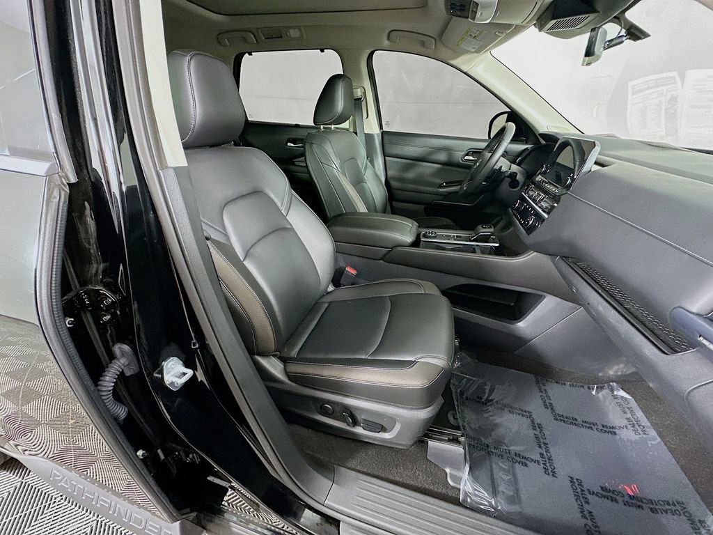 Certified 2025 Nissan Pathfinder SL w/ SL Premium Package AWD/4WD image 39