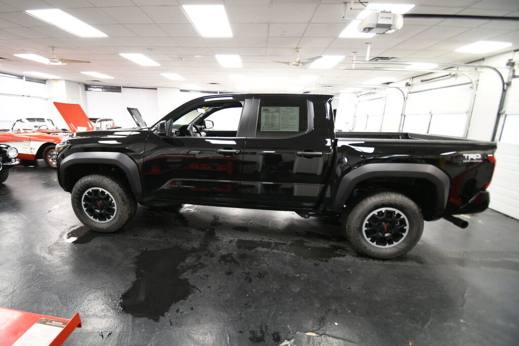 Used 2024 Toyota Tacoma TRD Off-Road image 4