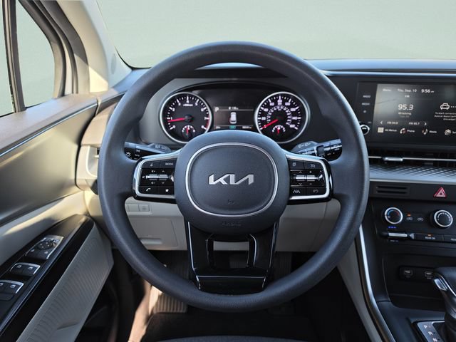 Used 2023 Kia Carnival LX FWD image 23