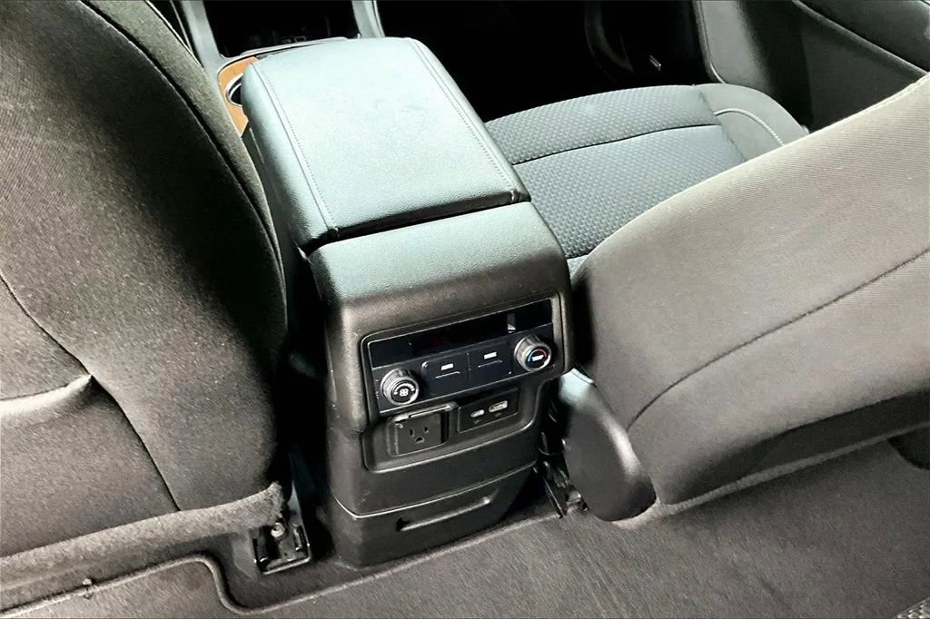 Used 2021 GMC Acadia SLE w/ Driver Convenience Package image 32