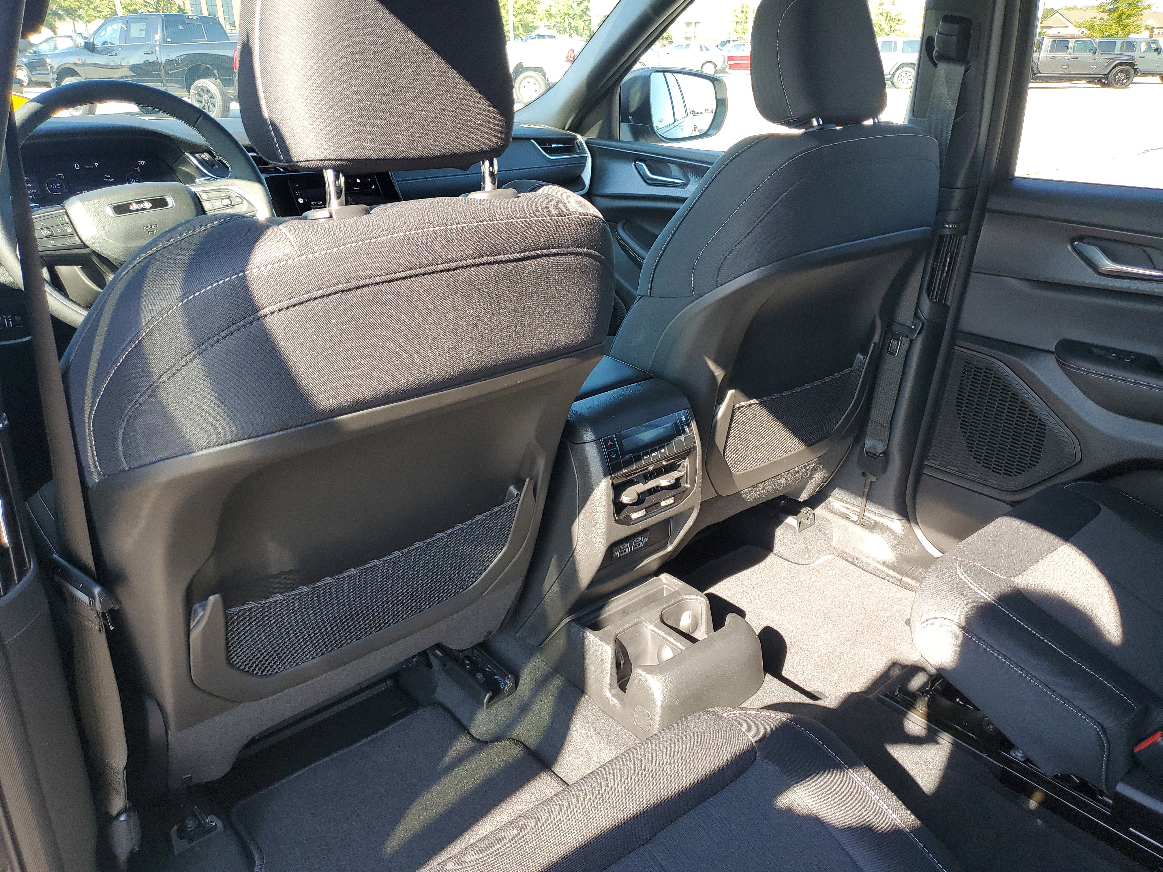 New 2025 Jeep Grand Cherokee L Laredo image 11