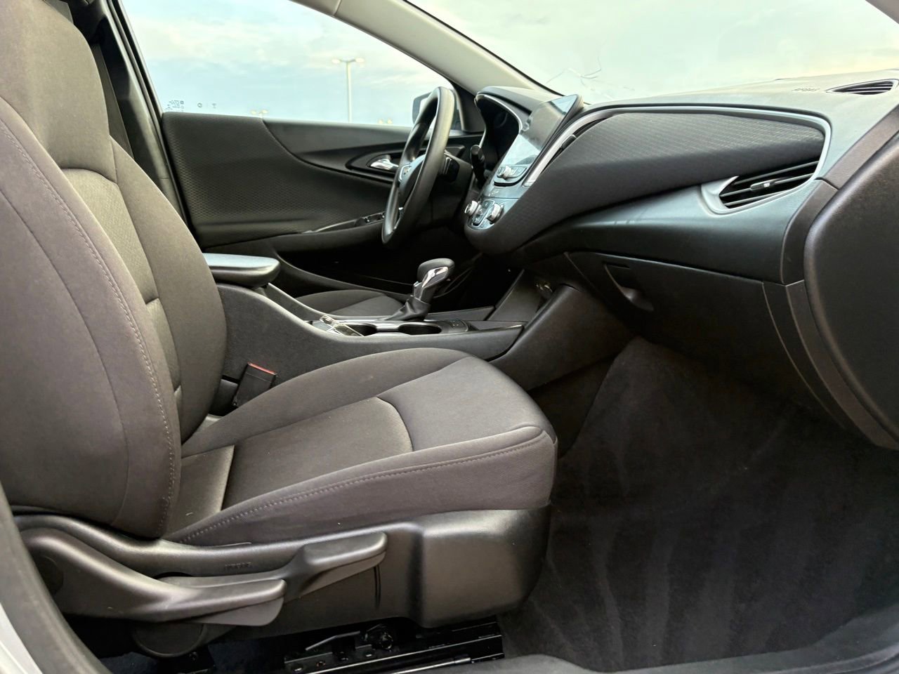 Used 2025 Chevrolet Malibu LS image 34