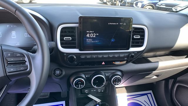 Used 2023 Hyundai Venue Limited FWD image 13