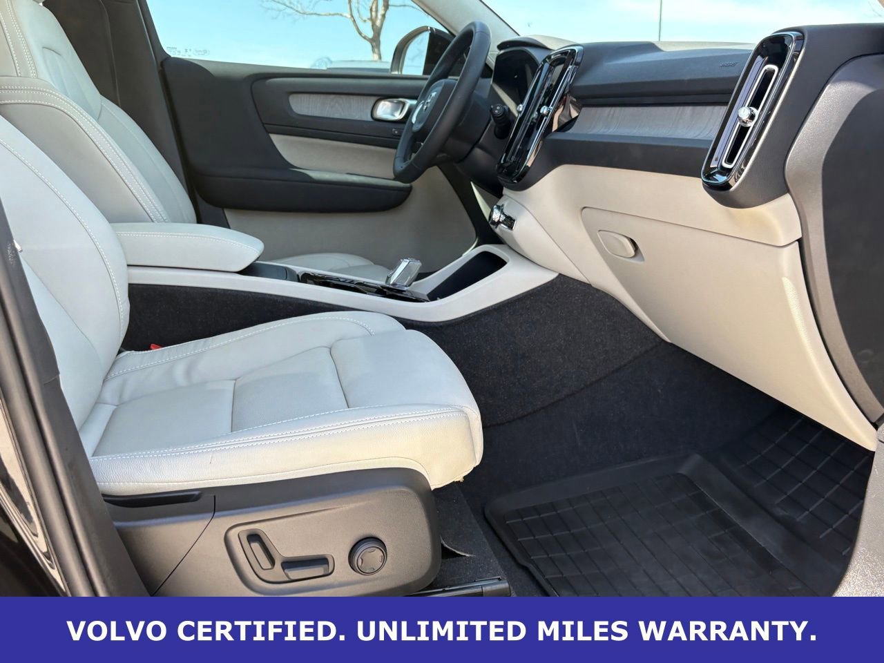 Certified 2024 Volvo XC40 B5 Ultimate w/ Protection Package Premier image 34