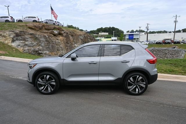 Used 2024 Volvo XC40 B5 Plus w/ Protection Package Premier AWD/4WD image 12