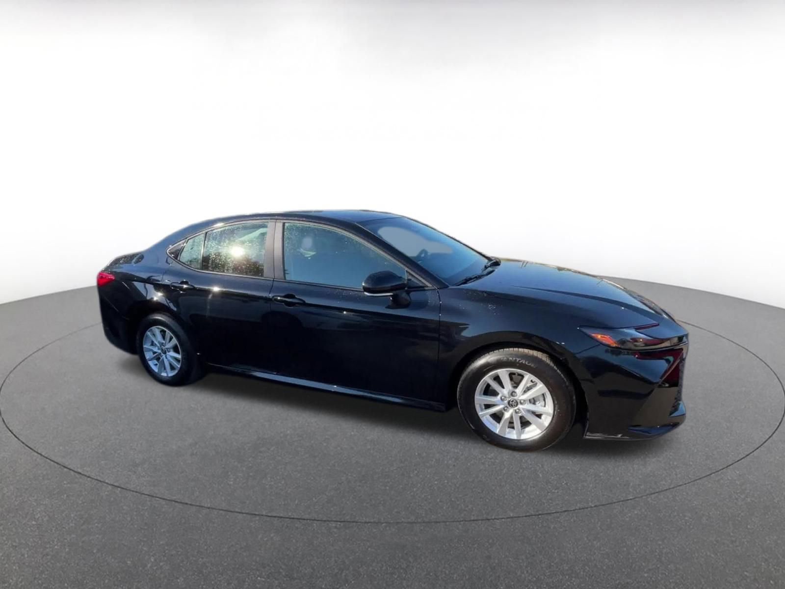 Used 2025 Toyota Camry LE image 2