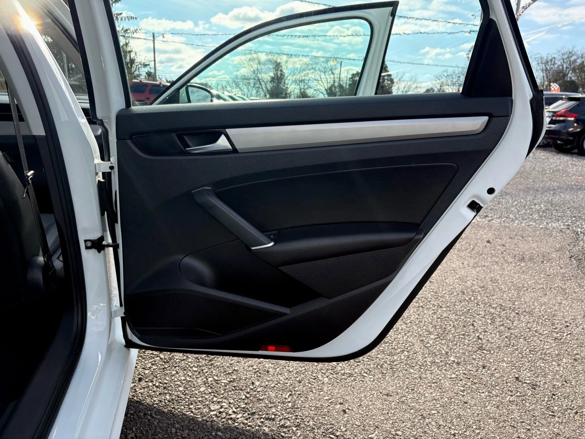 Used 2022 Volkswagen Passat 2.0T SE image 13