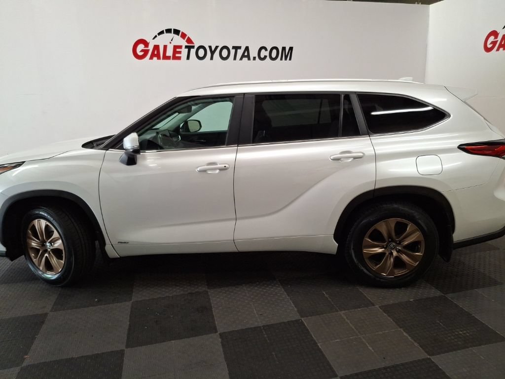 Used 2023 Toyota Highlander Bronze Edition AWD/4WD image 9