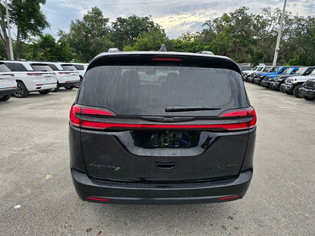 New 2026 Chrysler Pacifica Limited w/ S Appearance Package FWD image 5