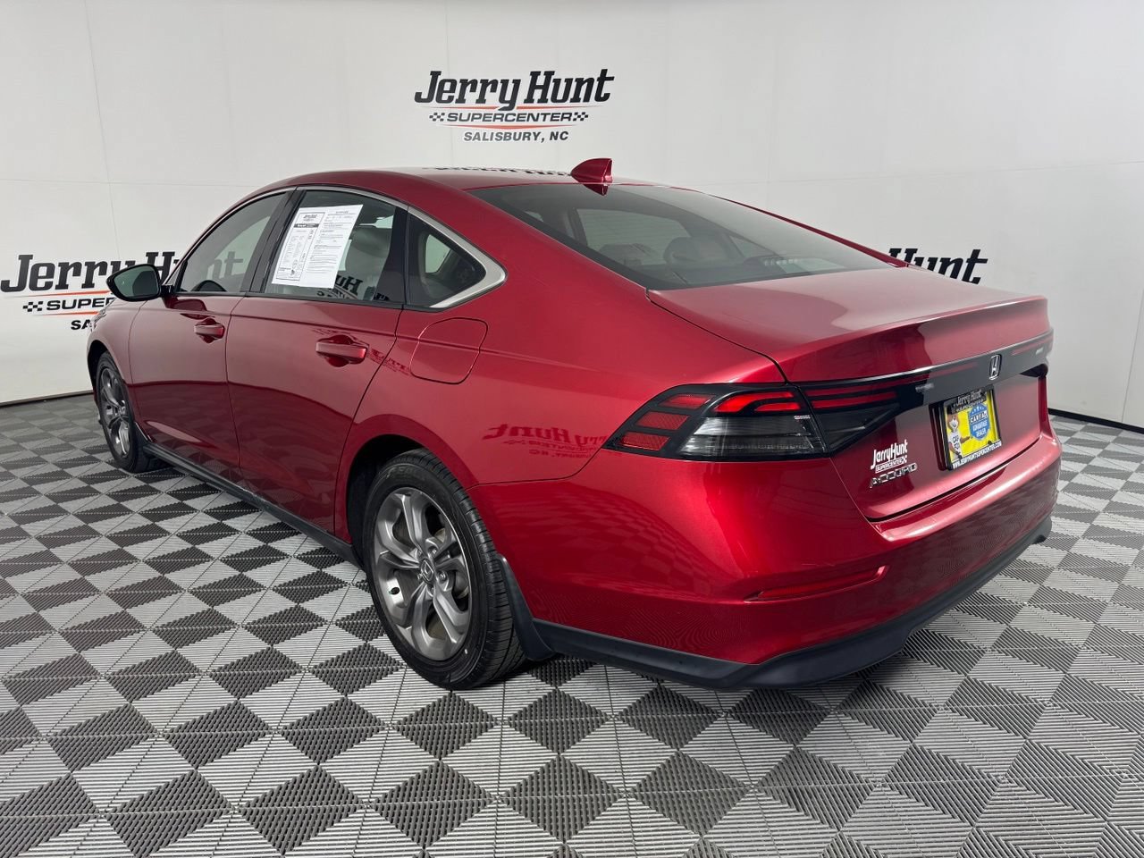 Used 2023 Honda Accord EX image 8