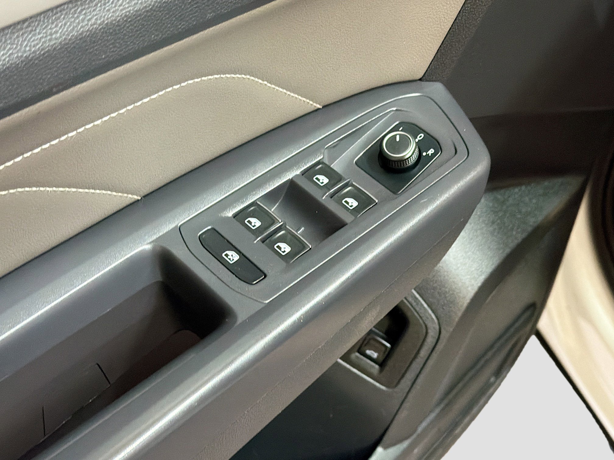 Used 2021 Volkswagen Atlas SE image 15