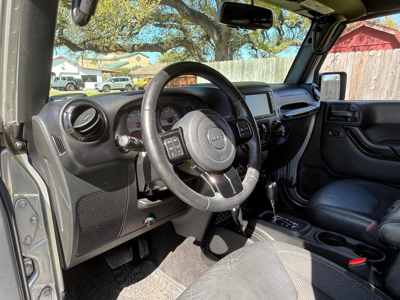 Used 2017 Jeep Wrangler Unlimited Sahara AWD/4WD image 13