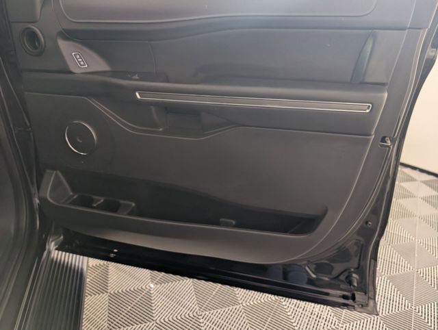 Used 2022 Ford Expedition XLT image 36