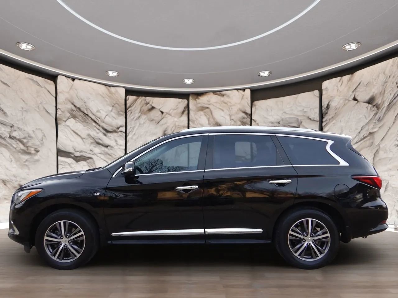 Used 2018 INFINITI QX60 FWD w/ Premium Package image 9