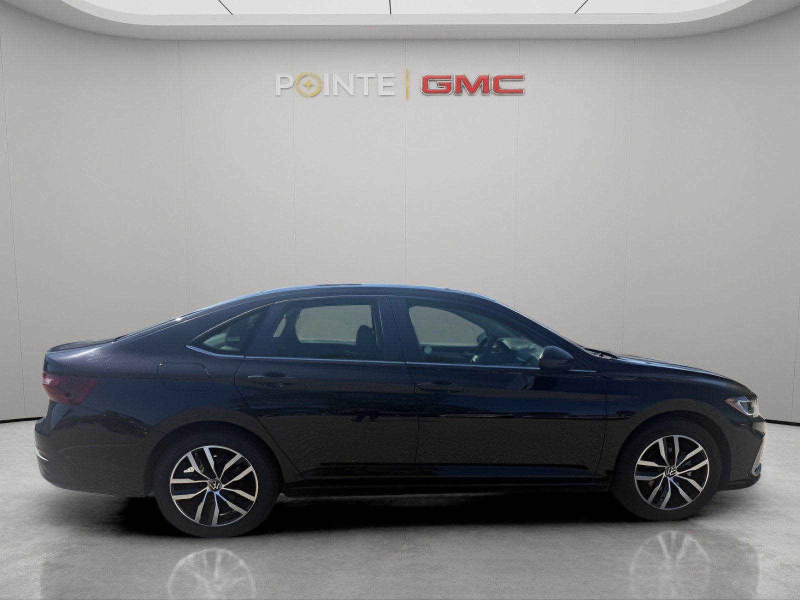 Used 2025 Volkswagen Jetta SE FWD image 2