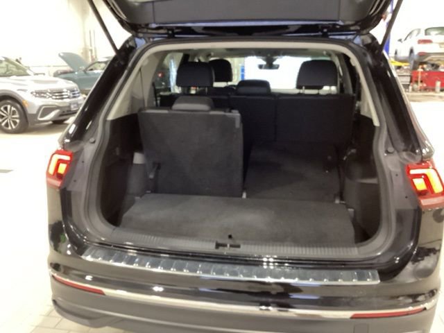 Certified 2023 Volkswagen Tiguan SE w/ Panoramic Sunroof Package image 17