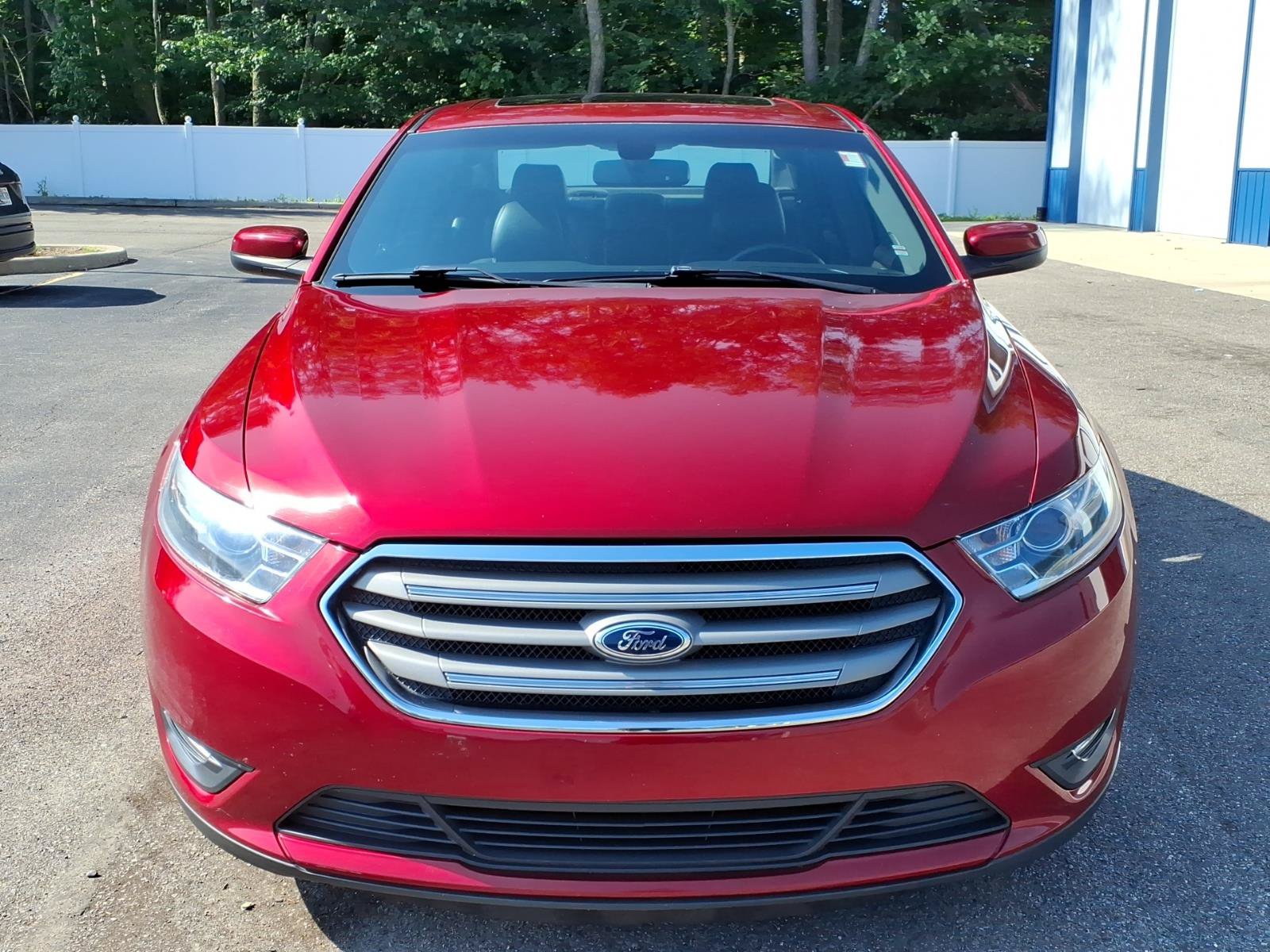 Used 2014 Ford Taurus SEL w/ Equipment Group 201A FWD image 2
